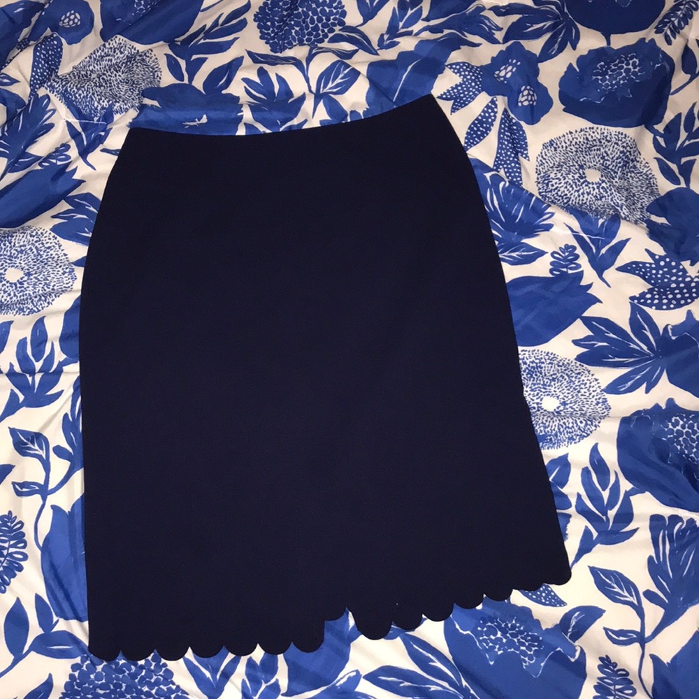 Scallop pencil skirt